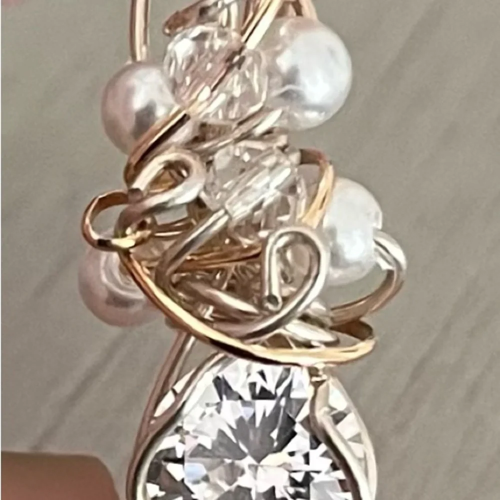 Gold and Pearl Pendant Necklace - Picture 2 of 3